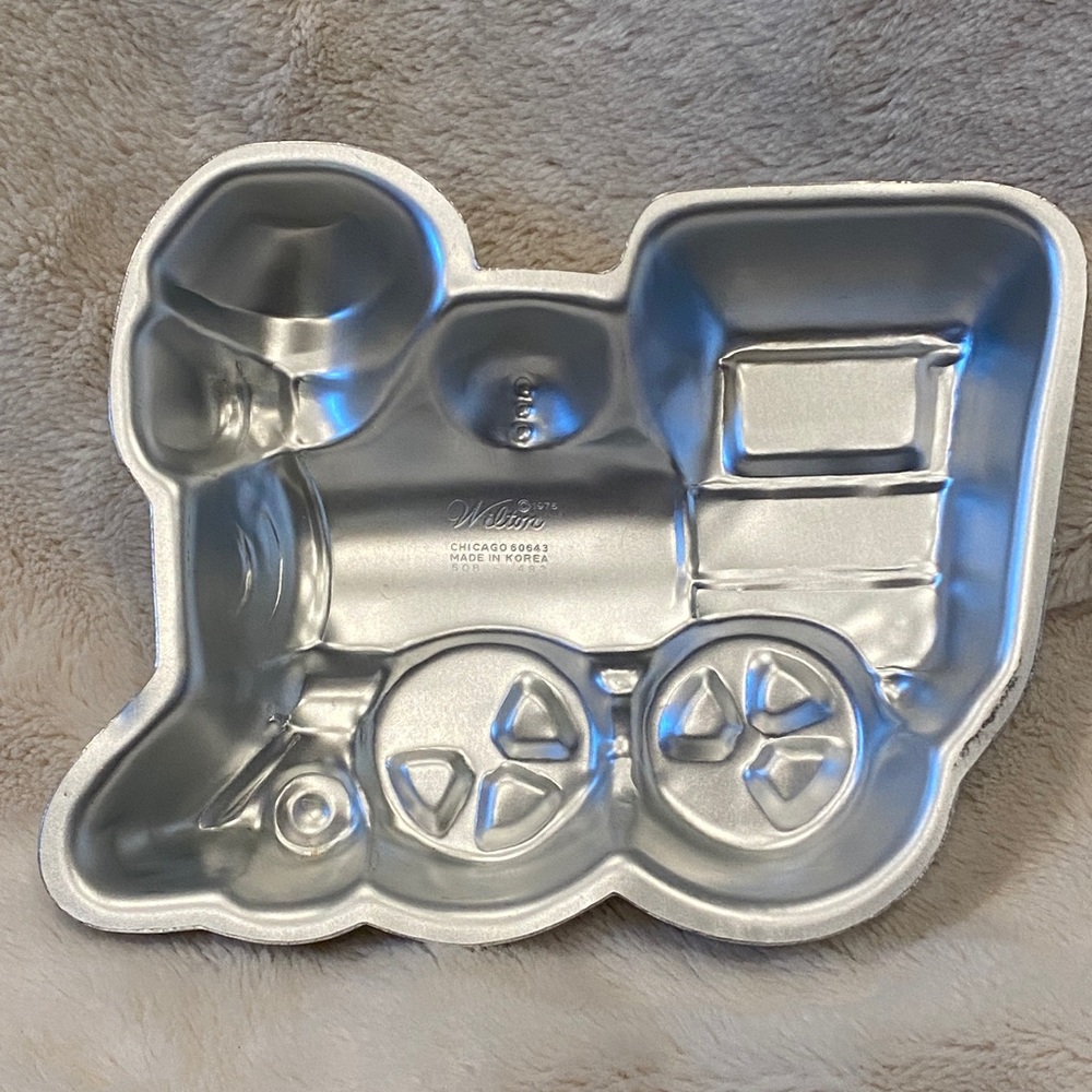 Vintage 1975 Wilton Aluminum Choo Choo Train Mini Cake Pan EUC